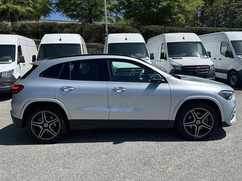 Certified 2025 Mercedes-Benz GLA 250 image 9