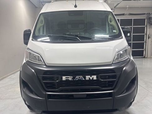 Used 2024 RAM ProMaster 2500 w/ Convenience Group FWD image 3