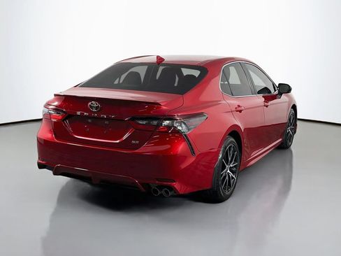 Used 2023 Toyota Camry SE FWD image 5