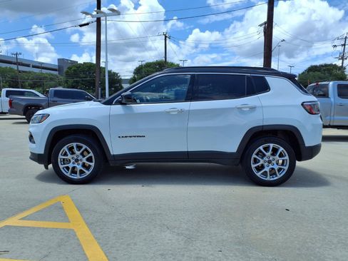Used 2025 Jeep Compass Limited AWD/4WD image 8