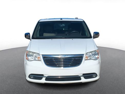 Used 2011 Chrysler Town & Country Limited image 3