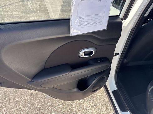 Used 2019 Kia Soul + image 16
