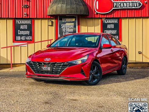 Used 2023 Hyundai Elantra SEL image 2