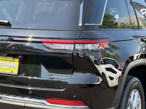 Certified 2023 Jeep Grand Cherokee Limited AWD/4WD image 10