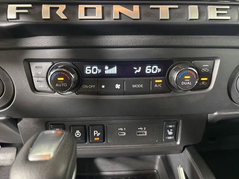Used 2025 Nissan Frontier SV w/ SV Convenience Package RWD image 16