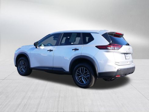 Used 2024 Nissan Rogue S image 5