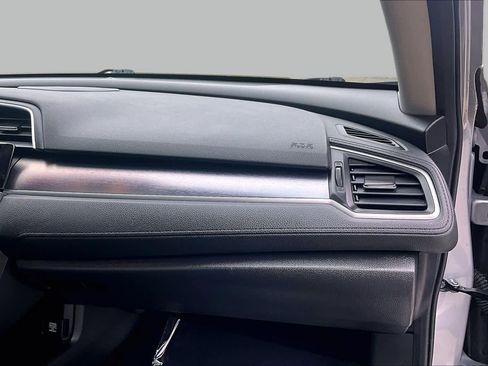 Used 2018 Honda Civic Touring image 19