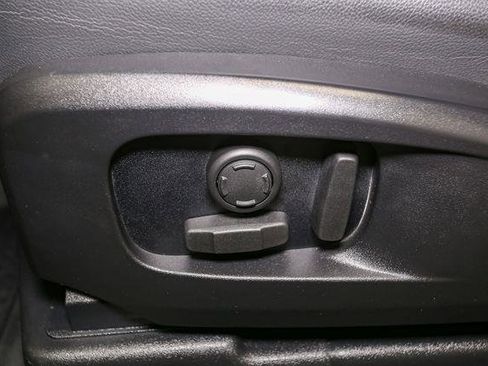 Used 2023 Land Rover Defender 110 X-Dynamic SE image 45