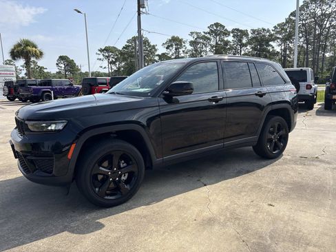 Certified 2023 Jeep Grand Cherokee Altitude AWD/4WD image 7