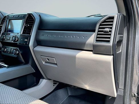 Certified 2020 Ford F250 XLT w/ XLT Premium Package AWD/4WD image 18