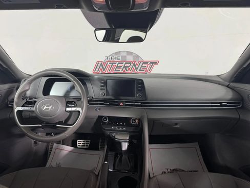 Used 2025 Hyundai Elantra Sport FWD image 11