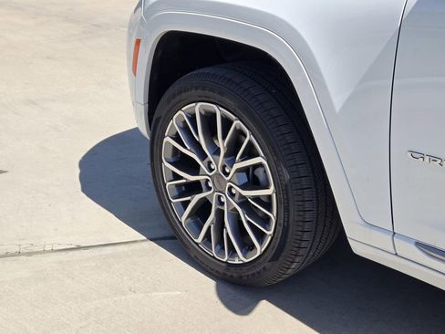 New 2026 Jeep Grand Cherokee Summit AWD/4WD image 6