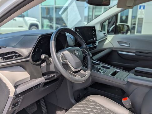 Used 2023 Toyota Sienna XLE image 14
