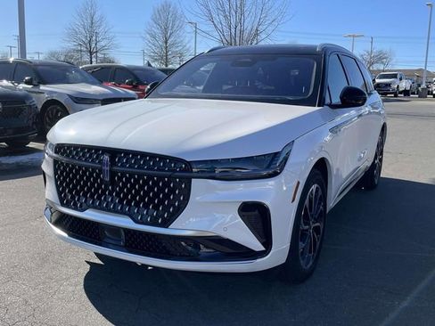 New 2026 Lincoln Nautilus Reserve image 3