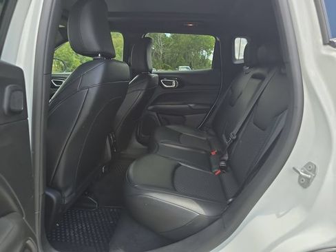Certified 2025 Jeep Compass Latitude w/ Sun & Sound Group AWD/4WD image 13