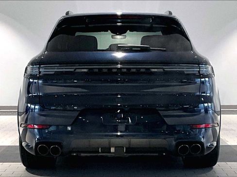 Used 2025 Porsche Cayenne GTS image 9