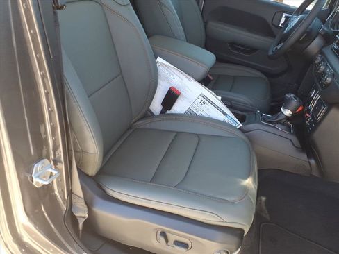 New 2025 Jeep Gladiator Mojave w/ Convenience Group image 7