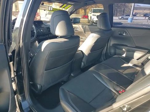 Used 2017 Honda Accord Sport image 25