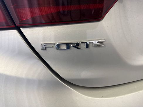 Used 2019 Kia Forte LXS FWD image 10