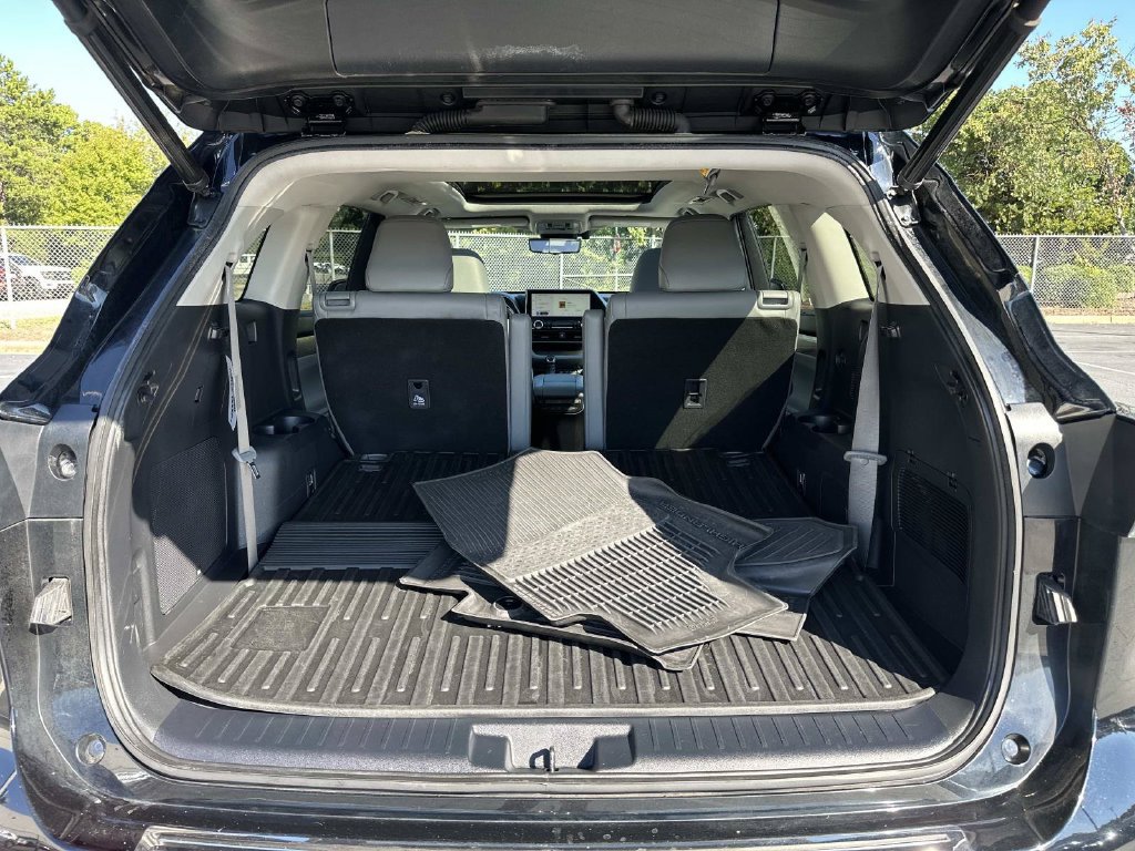 Used 2023 Toyota Highlander Platinum FWD image 12