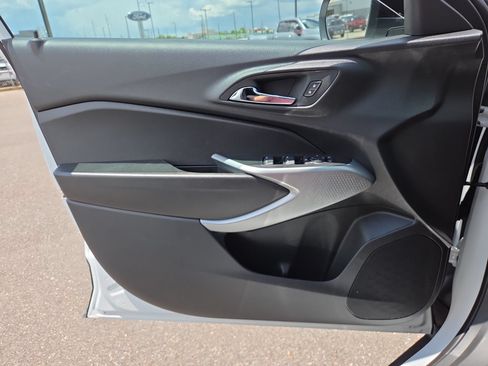 New 2026 Chevrolet Trax RS w/ Sunroof Package FWD image 17