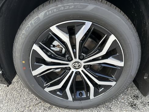 New 2025 Toyota Crown Signia image 13