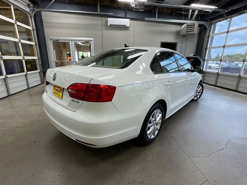 Used 2011 Volkswagen Jetta SE FWD image 5