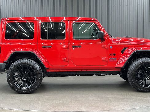 Used 2025 Jeep Wrangler Unlimited Sahara w/ Safety Group AWD/4WD image 6