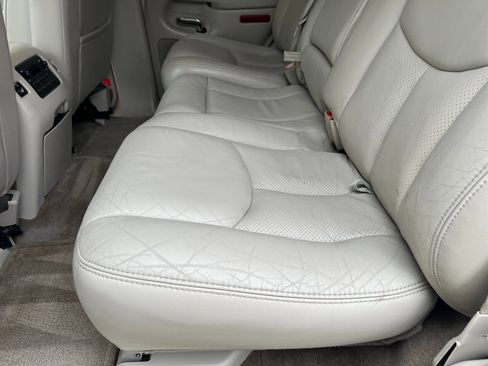 Used 2005 Cadillac Escalade AWD image 30