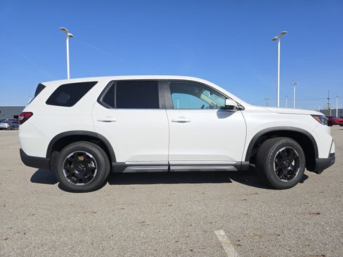 Used 2025 Honda Pilot EX-L image 16