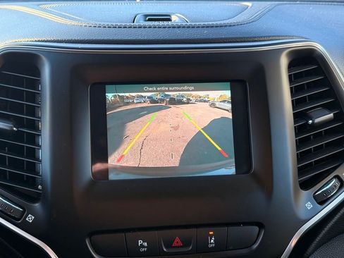 Used 2021 Jeep Cherokee Latitude Plus image 34