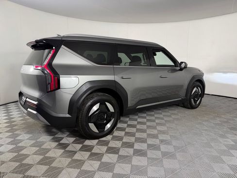 Used 2024 Kia EV9 Wind image 4