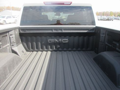 New 2026 GMC Sierra 1500 SLE image 7