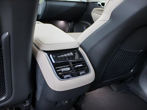 Used 2026 Volvo XC90 B5 Plus w/ Protection Package Premier AWD/4WD image 13