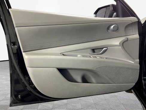 Used 2022 Hyundai Elantra SE FWD image 19