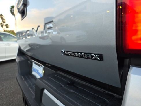 Used 2025 Toyota Tacoma TRD Off-Road image 13