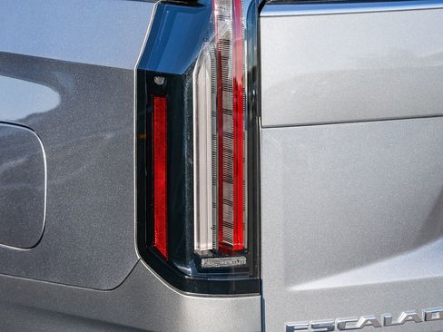 Used 2025 Cadillac Escalade ESV Premium Luxury w/ LPO, Floor Liner Package AWD/4WD image 8