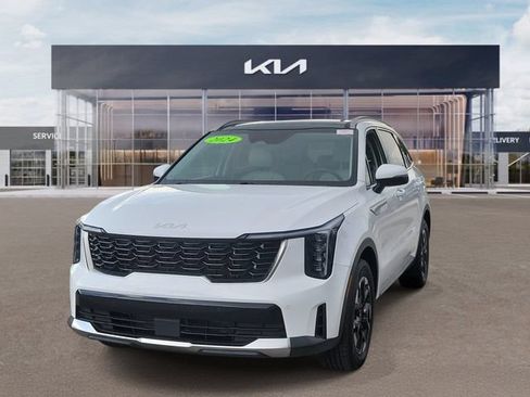 Used 2024 Kia Sorento S w/ Panoramic Sunroof Package FWD image 3