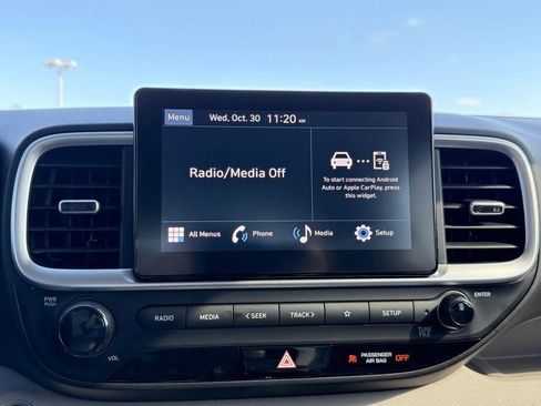 Used 2024 Hyundai Venue SEL image 19