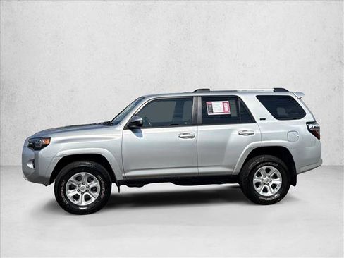 Used 2019 Toyota 4Runner SR5 AWD/4WD image 9