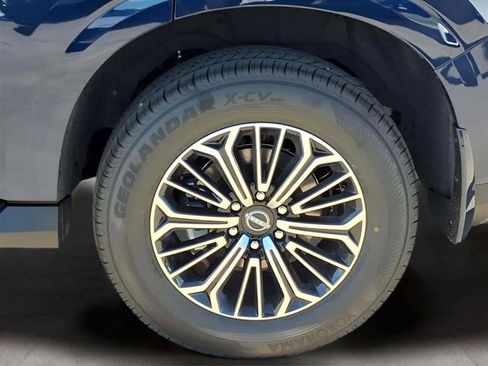 New 2026 Nissan Armada SL w/ Captain's Chari Seat Package image 9