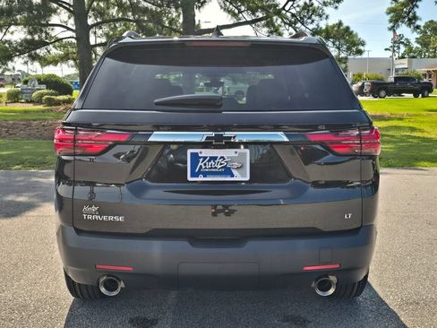 Used 2023 Chevrolet Traverse LT FWD image 4