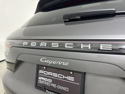 Certified 2023 Porsche Cayenne AWD/4WD image 19