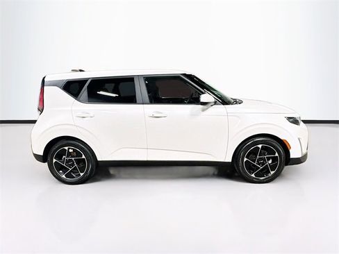 Used 2023 Kia Soul EX image 8