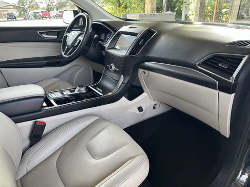 Used 2019 Ford Edge Titanium image 23
