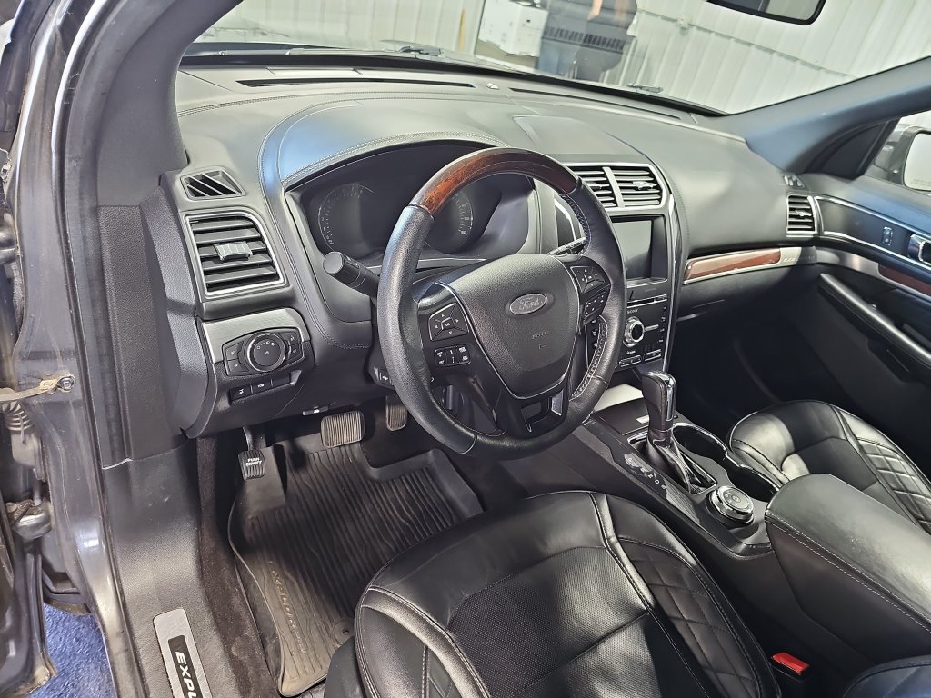 Used 2018 Ford Explorer Platinum AWD/4WD image 31