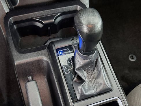 Used 2022 Toyota Tacoma SR image 35