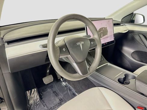 Used 2024 Tesla Model Y Long Range AWD/4WD image 9