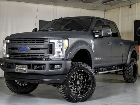 Used 2017 Ford F250 XLT w/ XLT Value Package image 4