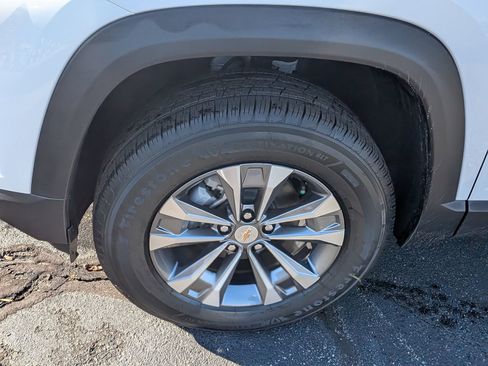 New 2026 Chevrolet Equinox LT w/ Convenience Package II FWD image 11